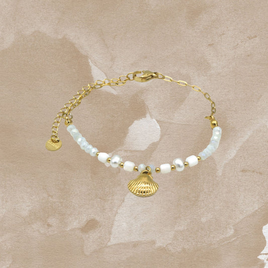 Golden Shell Pearl Bracelet · Jacobsz Atelier