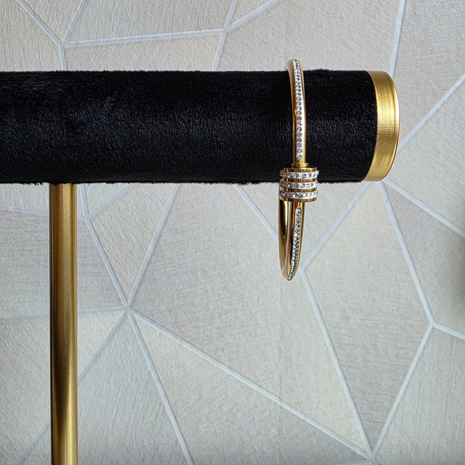 &nbsp;Lumière Royale behoort tot de Essentials collectie van Atelier Doré en is perfect voor een chique dagelijkse look of subtiele layering.