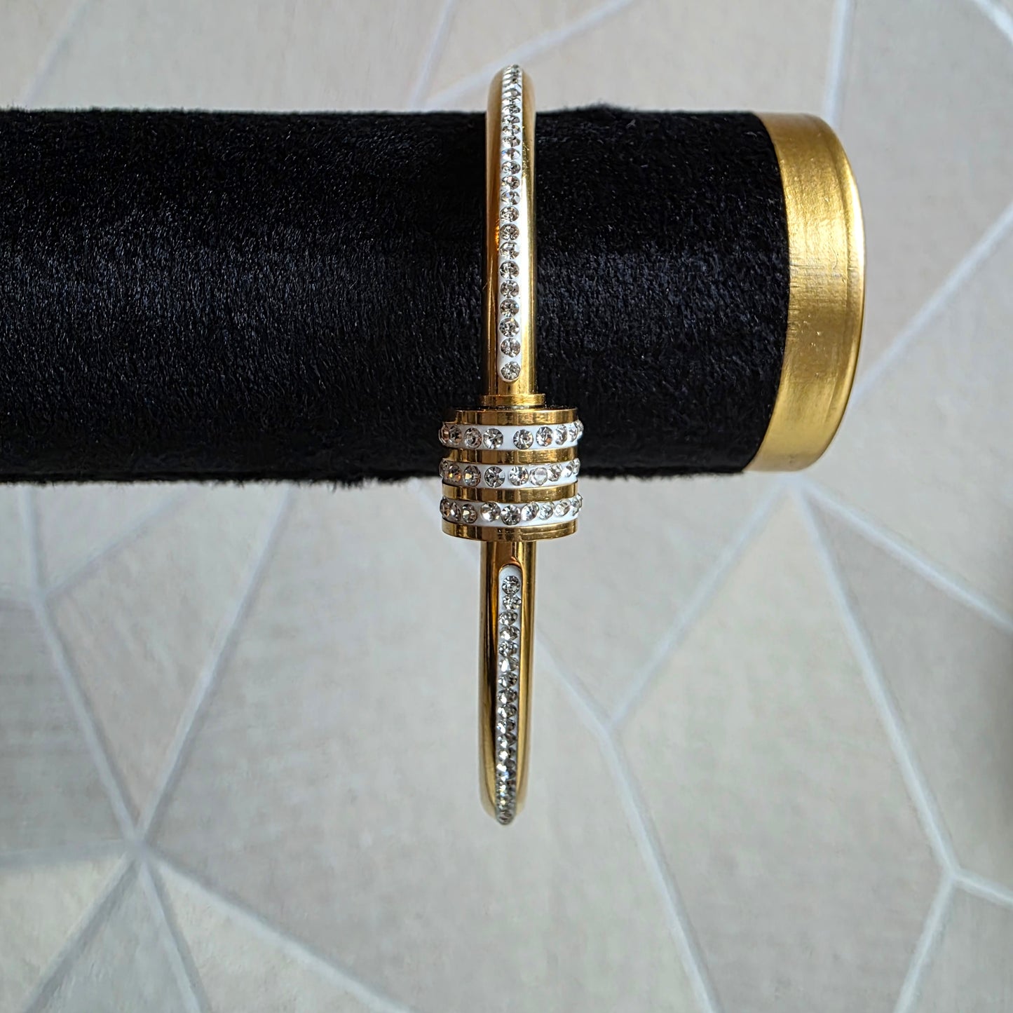 &nbsp;Lumière Royale behoort tot de Essentials collectie van Atelier Doré en is perfect voor een chique dagelijkse look of subtiele layering.