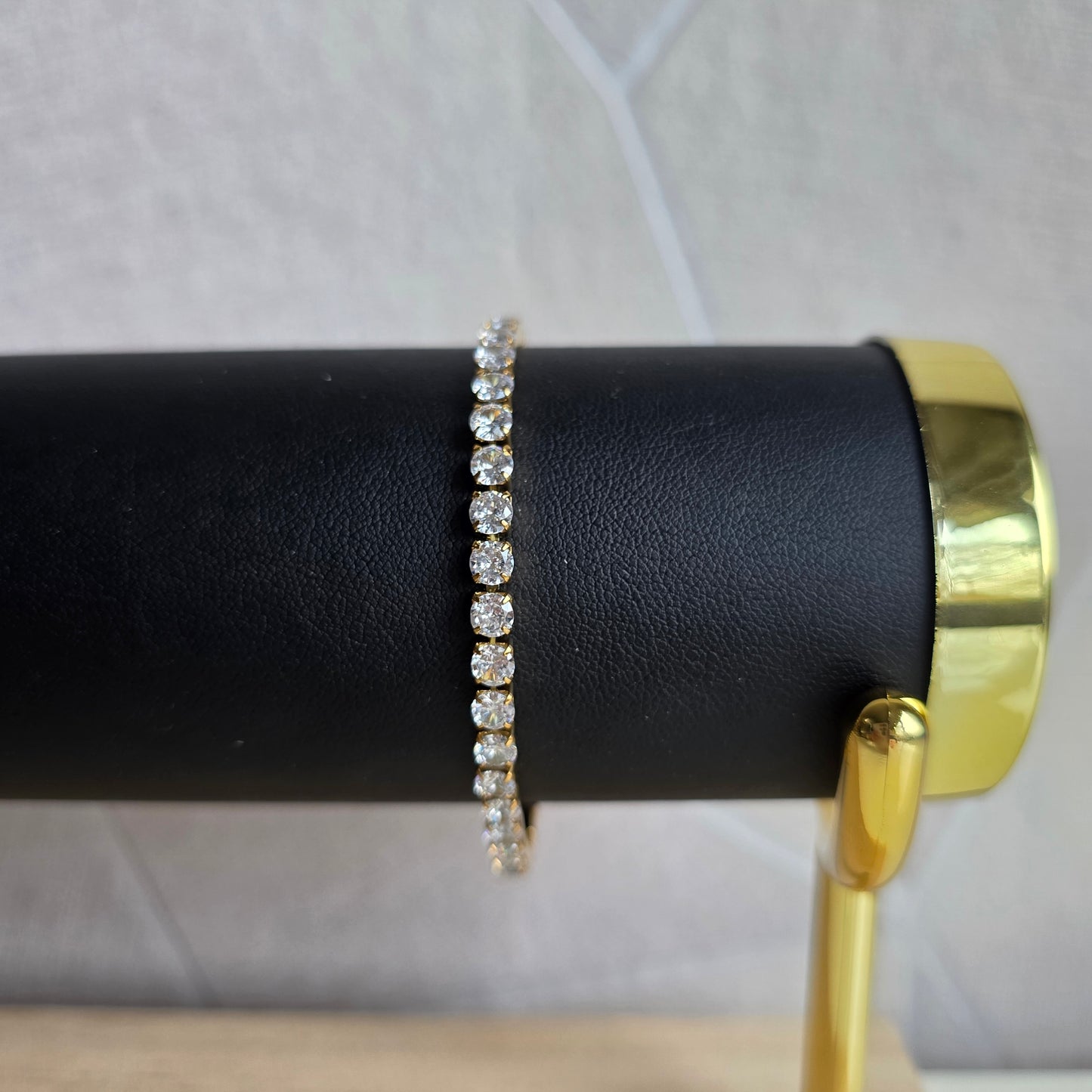 Verfijnde tennis bracelet van Jacobsz Atelier Doré met schitterende stenen en luxe gouden afwerking.