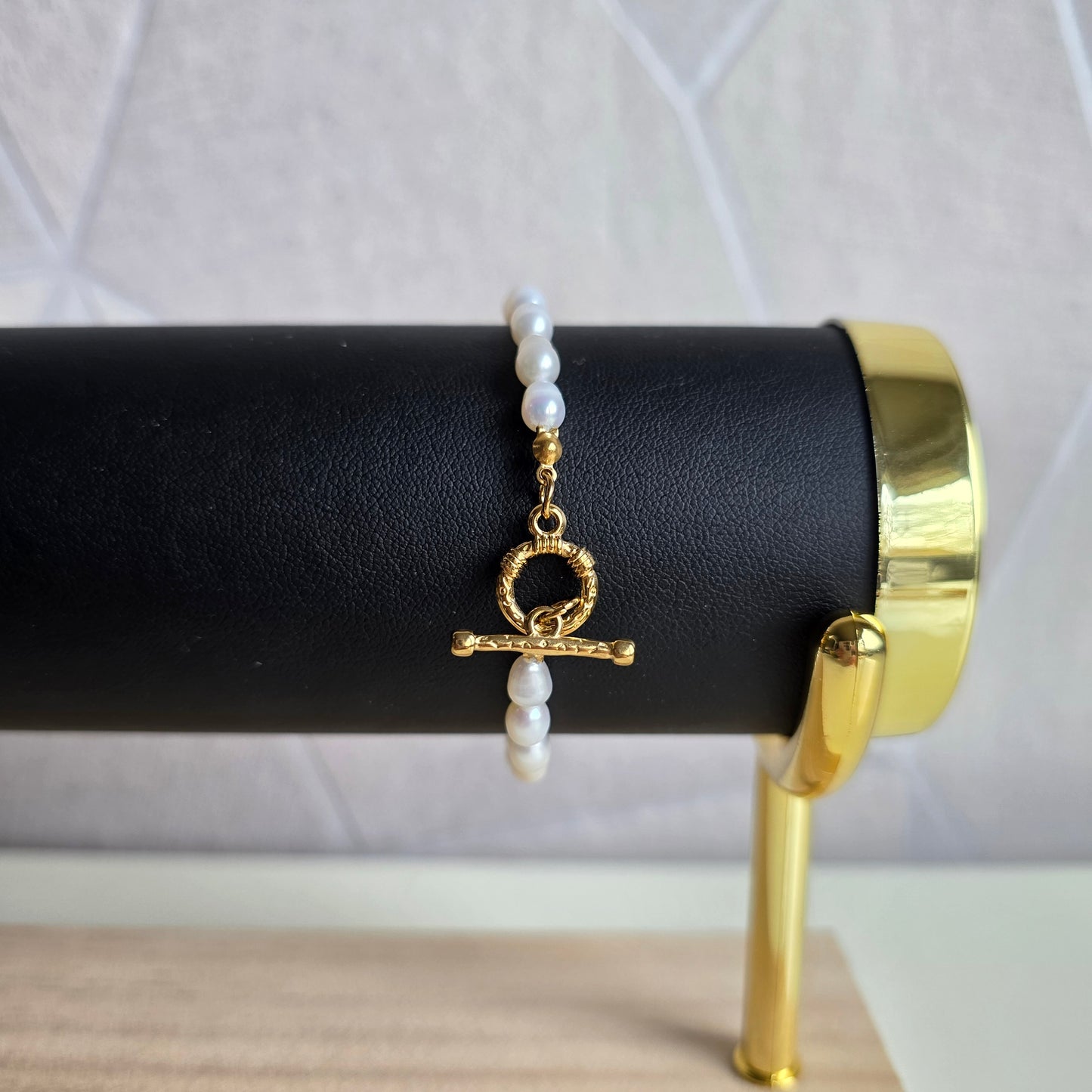 Elegante freshwater pearl armband van Jacobsz Atelier Doré met gouden sluiting en verfijnde uitstraling.