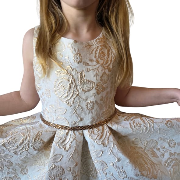 Luxe meisjesjurk in ivoor en goud met jacquard bloemenpatroon en volumineuze rok uit de Petite Occasion Dresses collectie van Jacobsz Atelier.