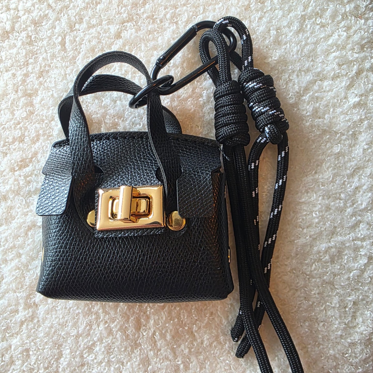 Zwarte mini tas sleutelhanger