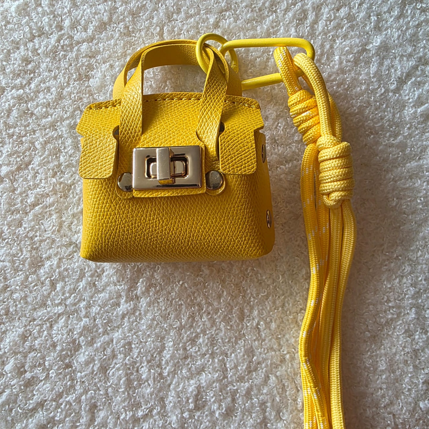Gele mini tas sleutelhanger