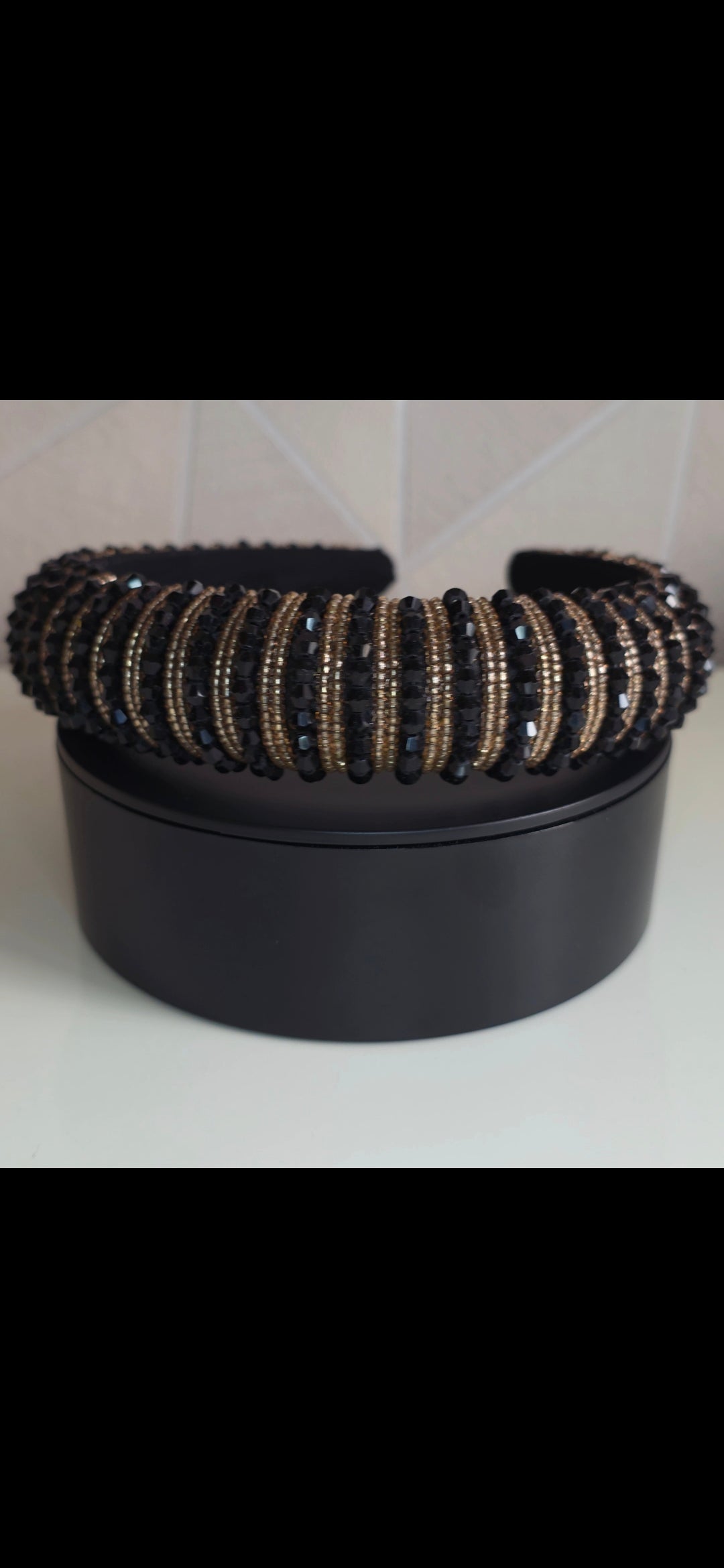 Een luxe haarband van Jacobsz Atelier met verfijnde sparkling details.