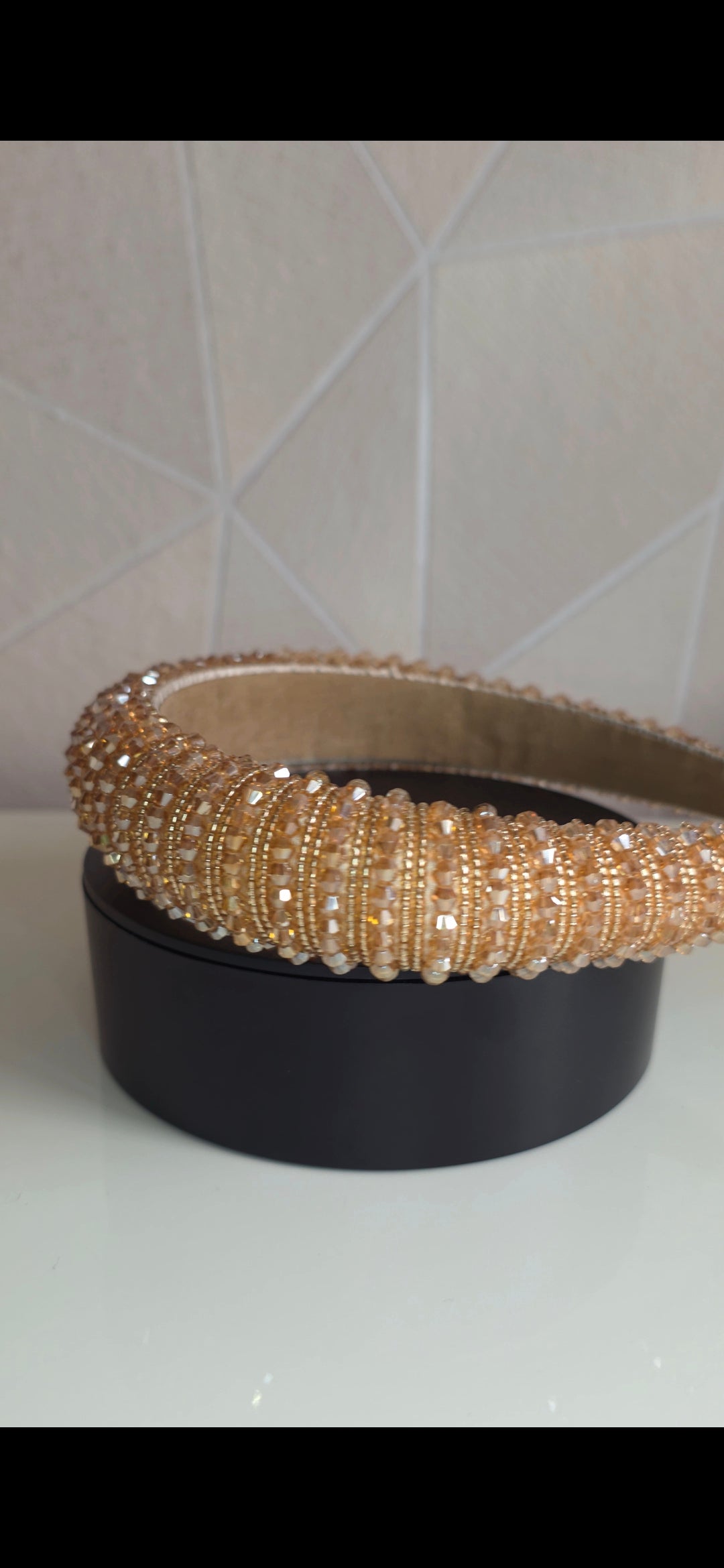 Een luxe haarband van Jacobsz Atelier met verfijnde sparkling details.
