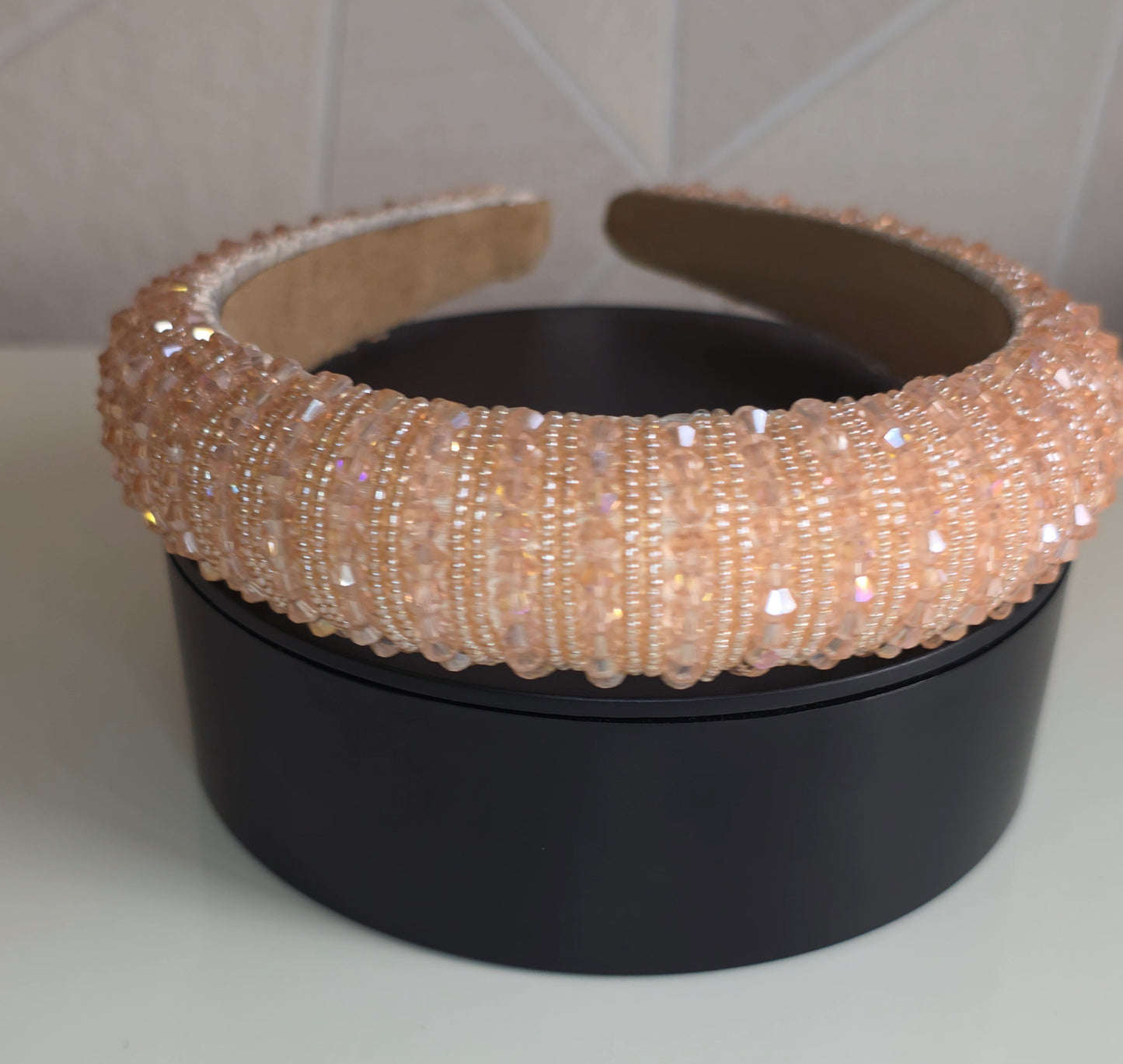 Een luxe haarband van Jacobsz Atelier met verfijnde sparkling details.