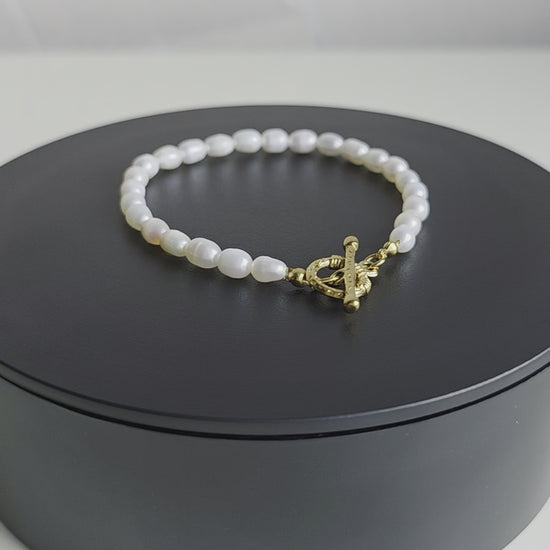 Elegante freshwater pearl armband van Jacobsz Atelier Doré met gouden sluiting en verfijnde uitstraling.