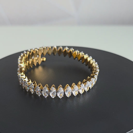 Elegante armband van Jacobsz Atelier Doré met marquise zircon stenen en luxe gouden afwerking.