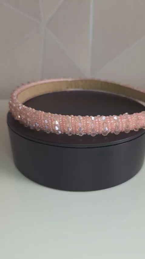 Een elegante haarband van Jacobsz Atelier met subtiele sparkling details voor een stijlvolle uitstraling. 