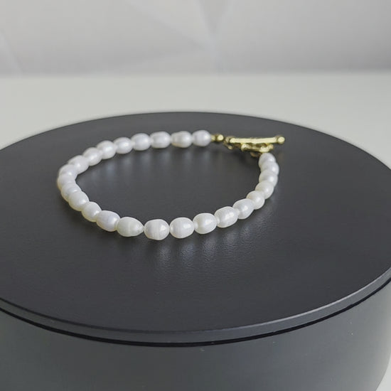 Elegante freshwater pearl armband van Jacobsz Atelier Doré met gouden sluiting en verfijnde uitstraling.