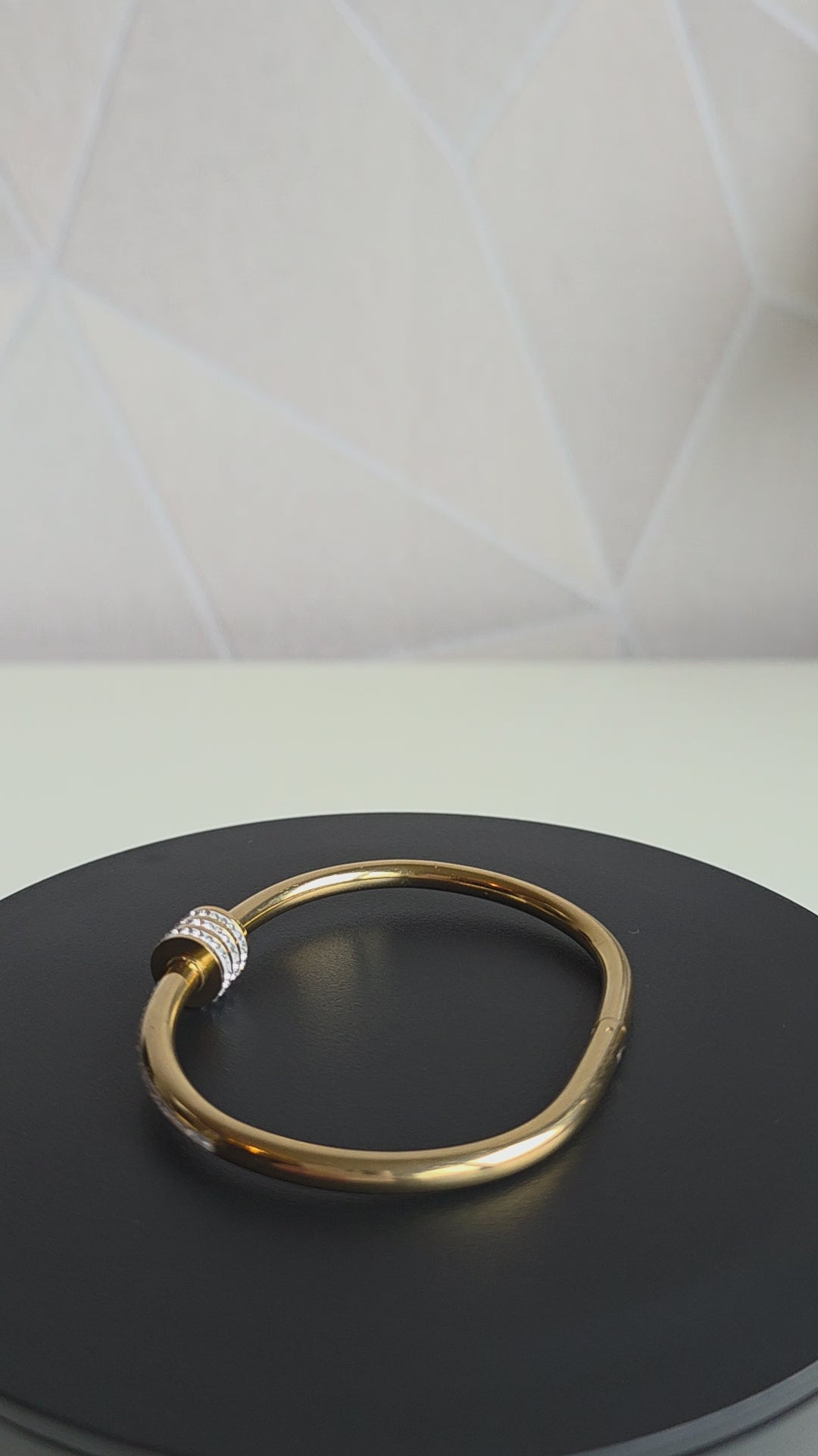 &nbsp;Lumière Royale behoort tot de Essentials collectie van Atelier Doré en is perfect voor een chique dagelijkse look of subtiele layering.