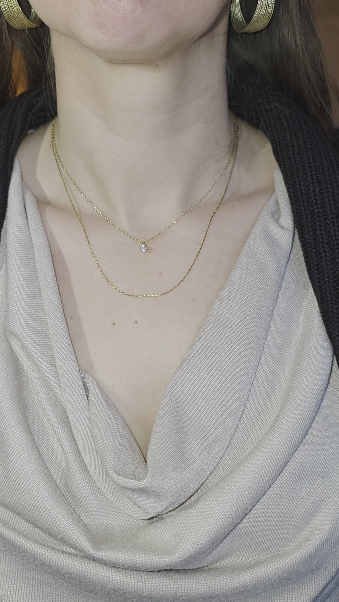 Elegante dubbele ketting van Jacobsz Atelier Doré met fijne lagen en subtiele zircon hanger.
Perfect voor dagelijks gebruik of een bijzondere gelegenheid.