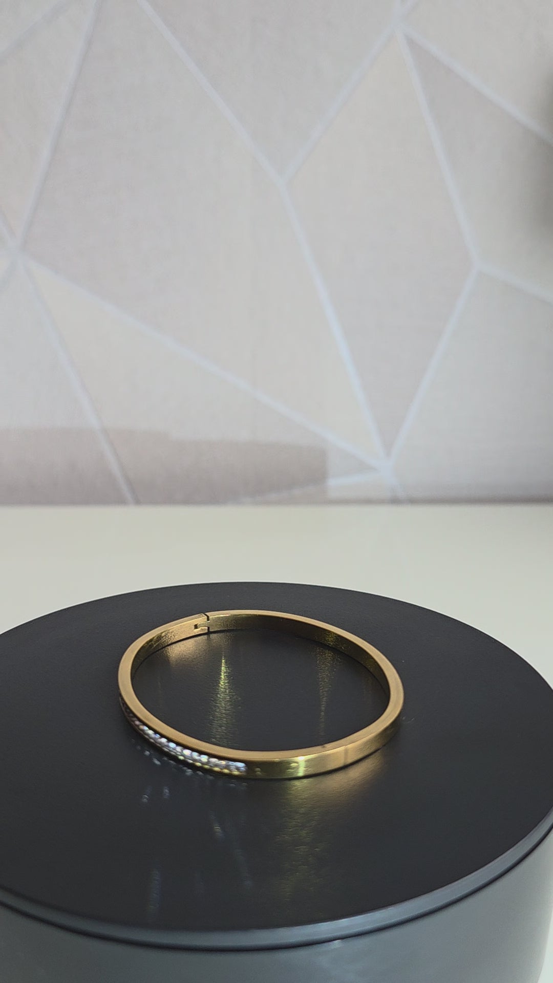 Lignes Lumière behoort tot de Essentials collectie van Atelier Doré.