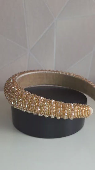 Een luxe haarband van Jacobsz Atelier met verfijnde sparkling details.