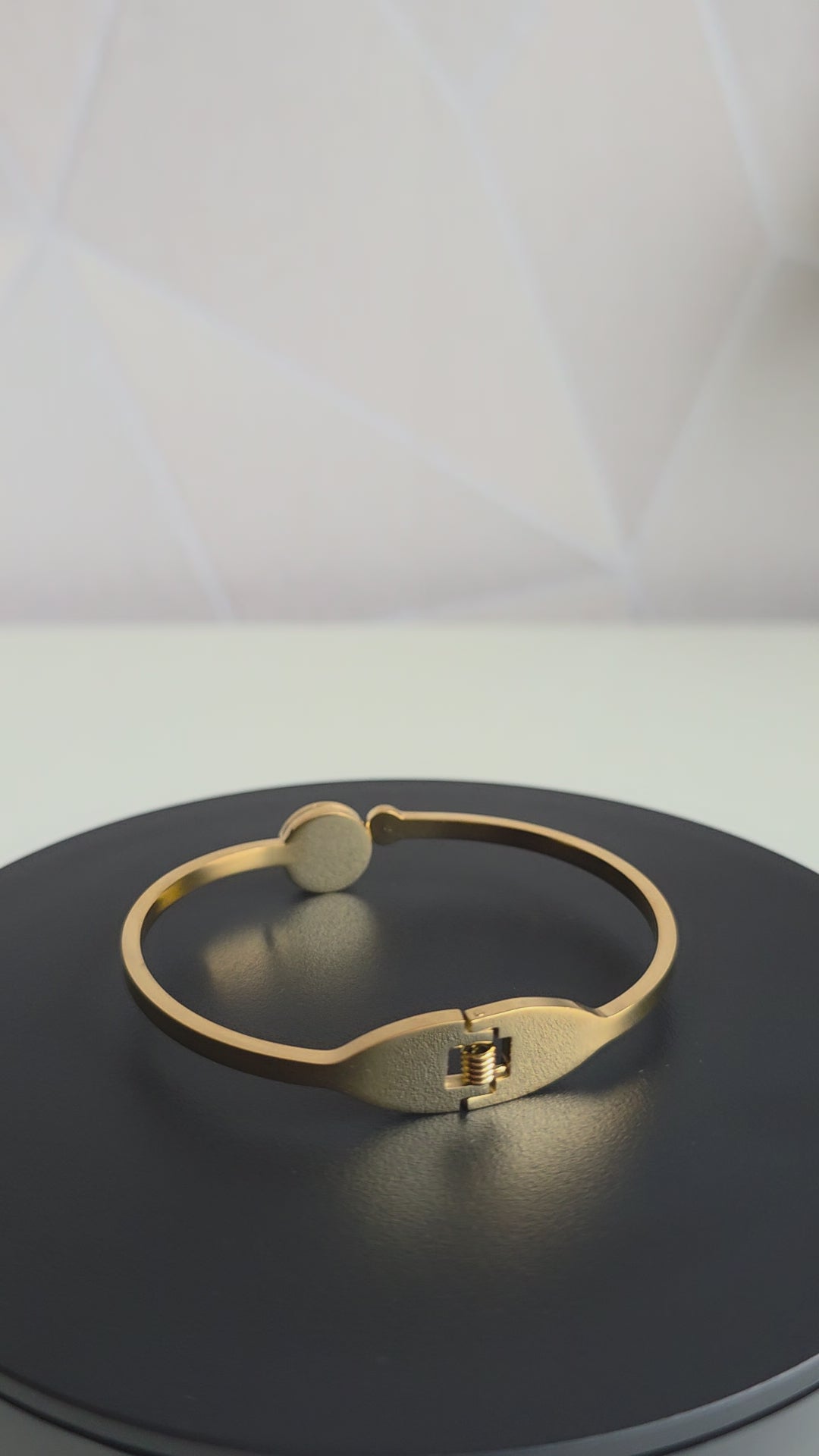Roma Noir behoort tot de Essentials collectie van Atelier Doré
